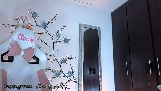 Snapshot of Cloesweety chatting on December 25, 8:17 pm Cloesweety online show from December 25, 8:17 pm