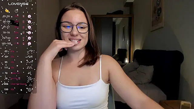 ThreeshaWhite online show from November 13, 5:56 pm