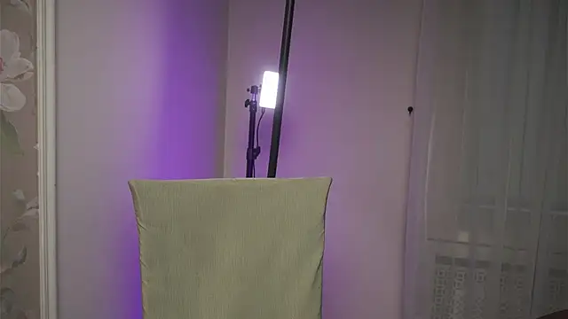 Snapshot of PixieMeow_ chatting on February 14, 2:12 pm PixieMeow online show from February 14, 2:12 pm