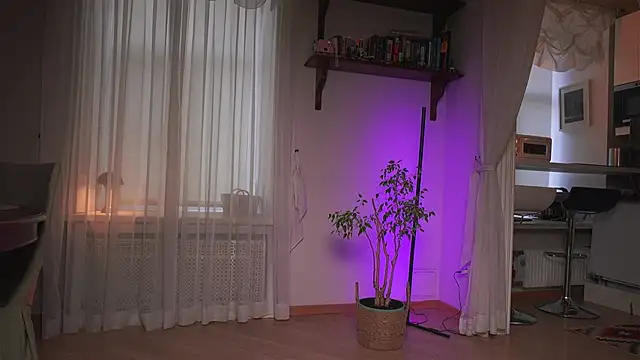 Snapshot of PixieMeow_ chatting on February 21, 1:55 pm PixieMeow online show from February 21, 1:55 pm