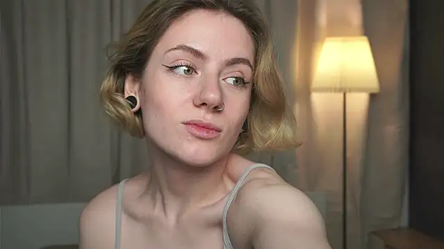 Snapshot of PixieMeow_ chatting on March 16, 5:17 pm PixieMeow online show from March 16, 5:17 pm