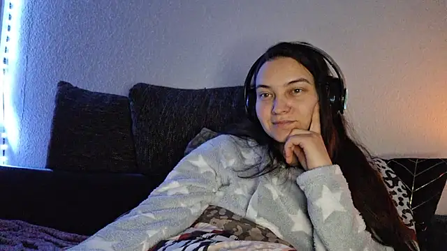 Cyndee Winter online show from December 13, 7:21 pm