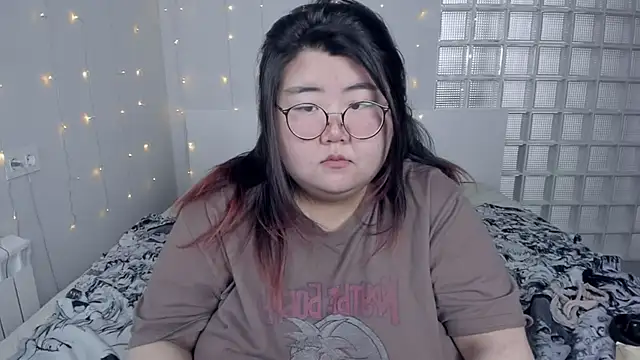 Snapshot of Nadine_asian chatting on December 7, 7:49 am Nadine asian online show from December 7, 7:49 am