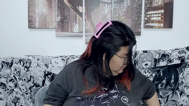 Snapshot of Nadine_asian chatting on December 16, 6:21 am Nadine asian online show from December 16, 6:21 am