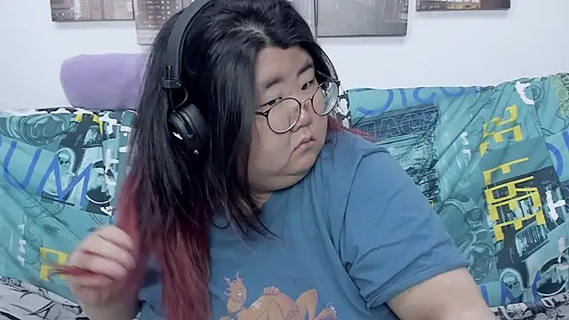 Snapshot of Nadine_asian chatting on January 11, 2:20 am Nadine asian online show from January 11, 2:20 am