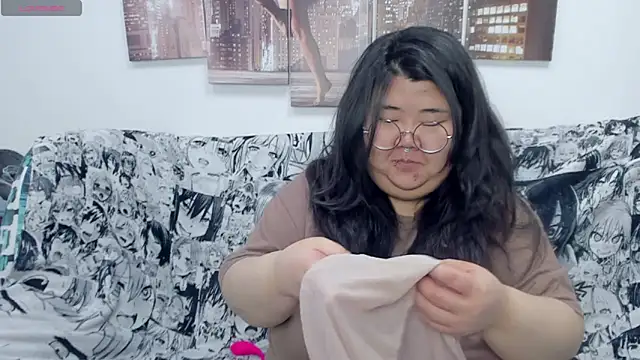 Snapshot of Nadine_asian chatting on October 14, 2:56 am Nadine asian online show from October 14, 2:56 am