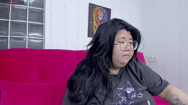 Snapshot of Nadine_asian chatting on October 19, 8:15 am Nadine asian online show from October 19, 8:15 am