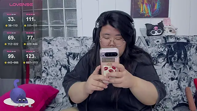 Snapshot of Nadine_asian chatting on October 23, 7:40 am Nadine asian online show from October 23, 7:40 am