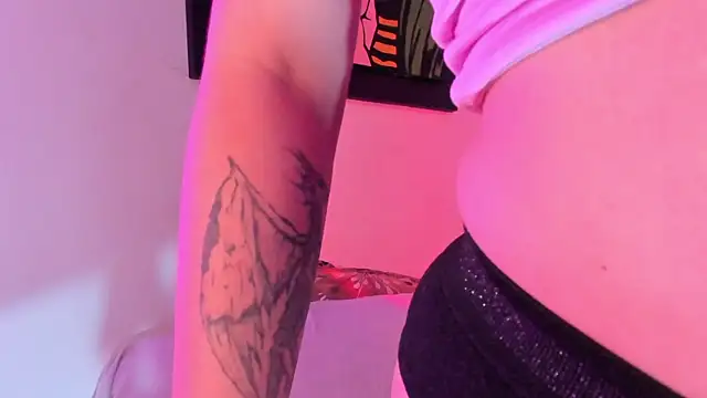 izyzys baker online show from March 15, 7:42 am