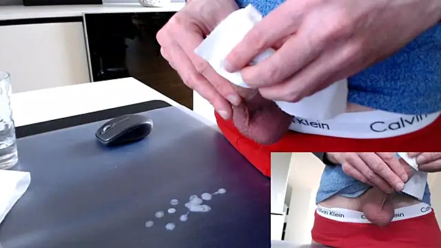 Snapshot of sperma_tributes chatting on January 17, 11:27 am sperma tributes online show from January 17, 11:27 am