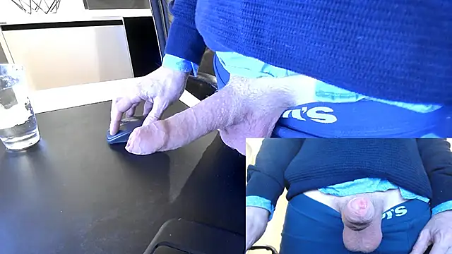 Snapshot of sperma_tributes chatting on December 17, 4:46 pm sperma tributes online show from December 17, 4:46 pm