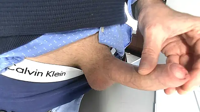 Snapshot of sperma_tributes chatting on December 18, 10:32 am sperma tributes online show from December 18, 10:32 am