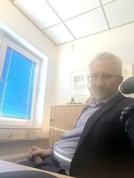 tom-swede online show from March 18, 4:04 pm