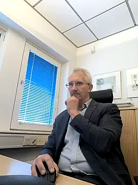 tom-swede online show from October 10, 2:05 pm