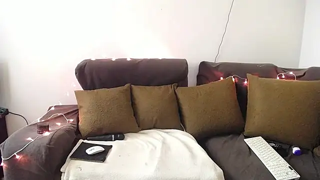 sara winehouse1 online show from January 19, 8:09 pm