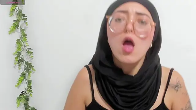 aysel elid online show from February 8, 10:40 pm