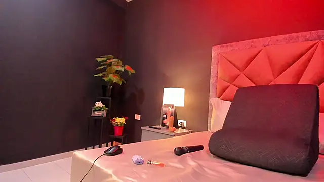 mia milff online show from October 16, 6:42 pm