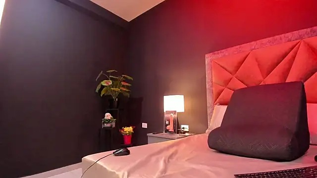 mia milff online show from October 17, 6:43 pm