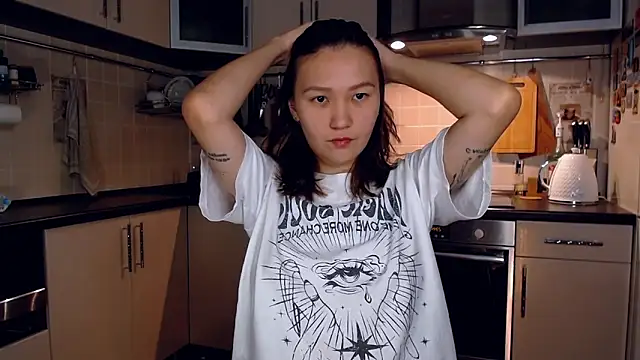 Kelly Yon online show from September 23, 8:45 pm