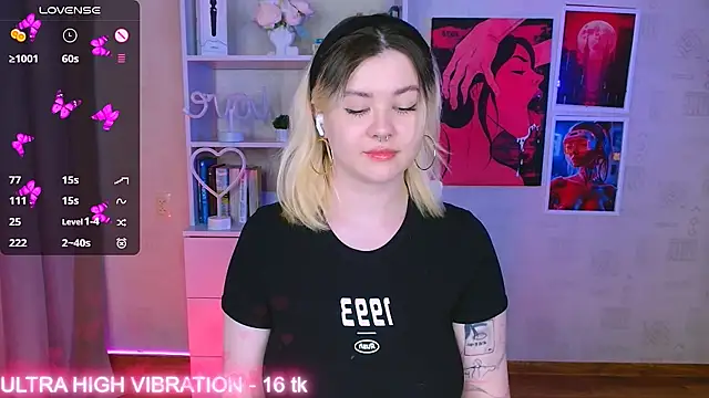 cutie mili online show from February 24, 7:11 am