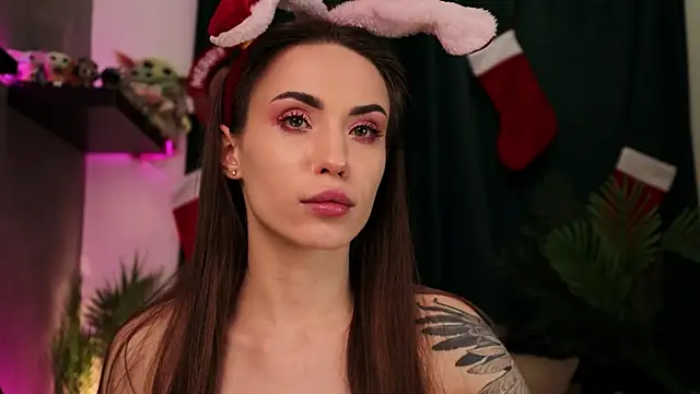 Snapshot of BabyYoda- chatting on December 25, 8:07 am BabyYoda- online show from December 25, 8:07 am