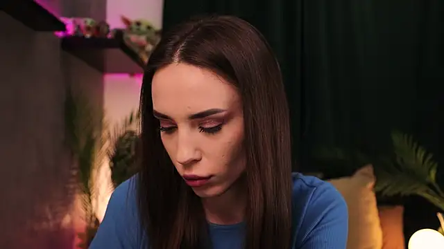 Snapshot of BabyYoda- chatting on February 13, 8:27 am BabyYoda- online show from February 13, 8:27 am