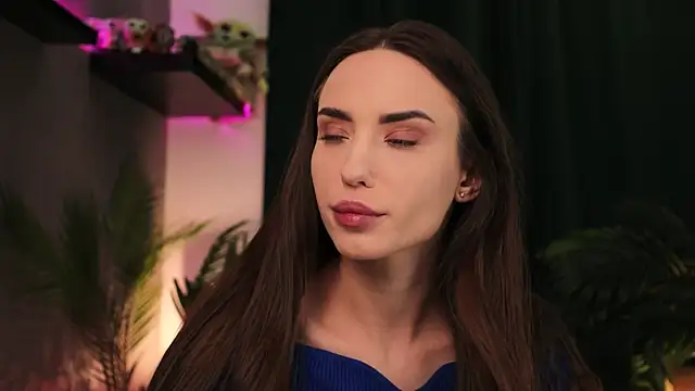 Snapshot of BabyYoda- chatting on March 7, 10:02 am BabyYoda- online show from March 7, 10:02 am