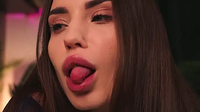 Snapshot of BabyYoda- chatting on March 10, 1:01 am BabyYoda- online show from March 10, 1:01 am