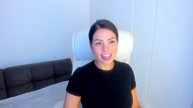 Snapshot of dominique21_ chatting on October 8, 3:48 am dominique21 online show from October 8, 3:48 am