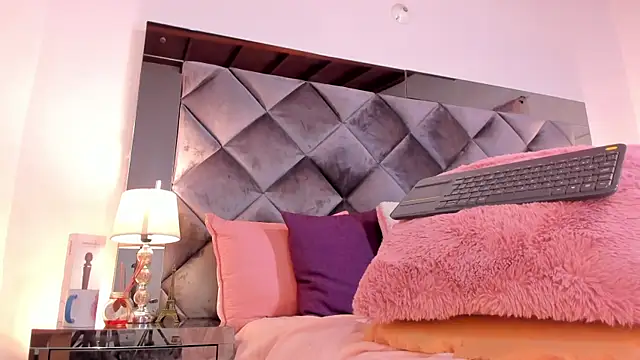 sofhiaa adaams online show from February 5, 4:14 pm