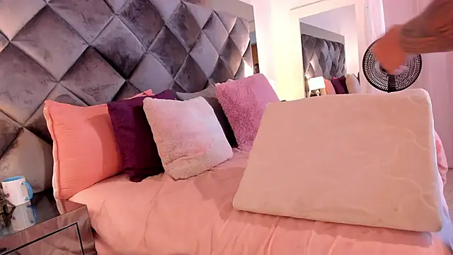 sofhiaa adaams online show from February 7, 8:53 pm