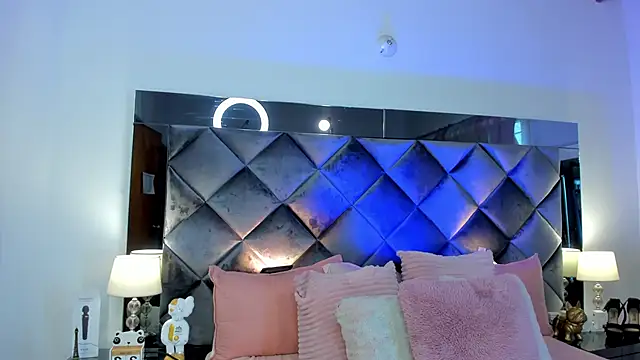 sofhiaa adaams online show from February 25, 6:20 pm