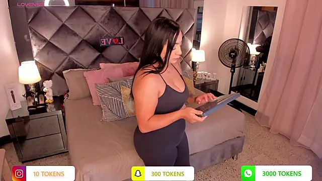 sofhiaa adaams online show from March 10, 10:55 pm