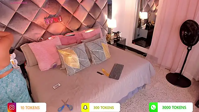 sofhiaa adaams online show from March 12, 11:22 pm