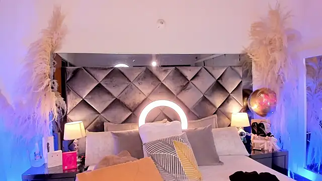 sofhiaa adaams online show from October 8, 11:02 pm