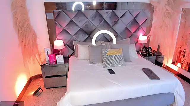 sofhiaa adaams online show from October 14, 9:48 pm