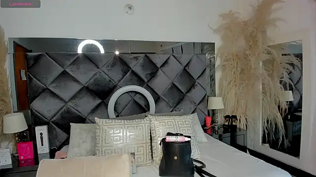 sofhiaa adaams online show from October 27, 10:36 pm