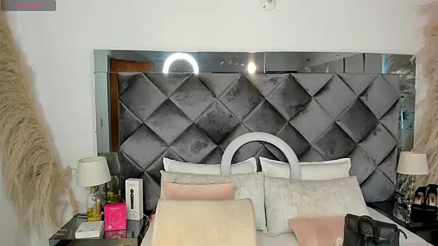 sofhiaa adaams online show from November 16, 3:39 pm