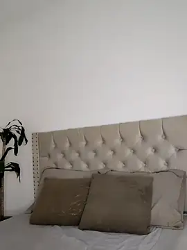 Snapshot of Lia_Hurley chatting on December 20, 3:42 pm Lia Hurley online show from December 20, 3:42 pm