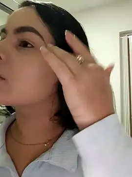 Snapshot of Lia_Hurley chatting on December 23, 3:01 pm Lia Hurley online show from December 23, 3:01 pm