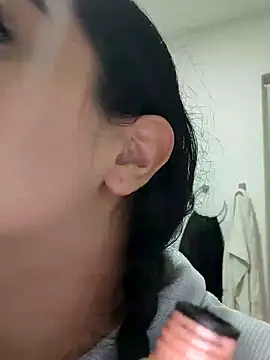 Snapshot of Lia_Hurley chatting on February 11, 2:35 pm Lia Hurley online show from February 11, 2:35 pm