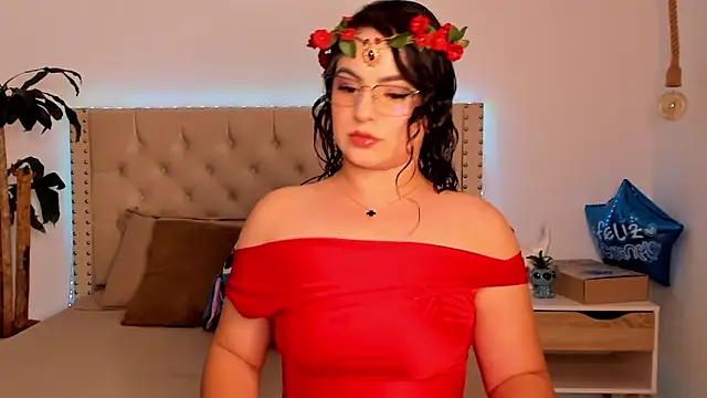 Snapshot of Lia_Hurley chatting on February 14, 5:03 pm Lia Hurley online show from February 14, 5:03 pm