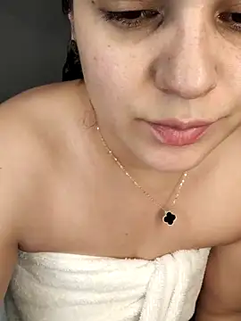 Snapshot of Lia_Hurley chatting on February 20, 2:24 pm Lia Hurley online show from February 20, 2:24 pm