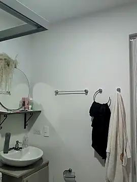 Snapshot of Lia_Hurley chatting on March 15, 4:32 pm Lia Hurley online show from March 15, 4:32 pm