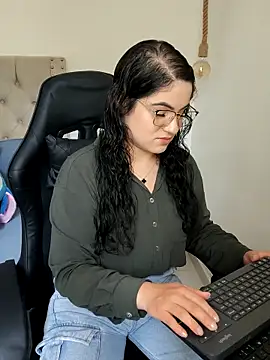 Snapshot of Lia_Hurley chatting on March 22, 8:37 pm Lia Hurley online show from March 22, 8:37 pm