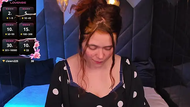 SophiePure online show from February 24, 11:30 pm