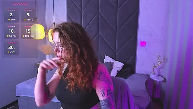 SophiePure online show from October 4, 9:02 pm