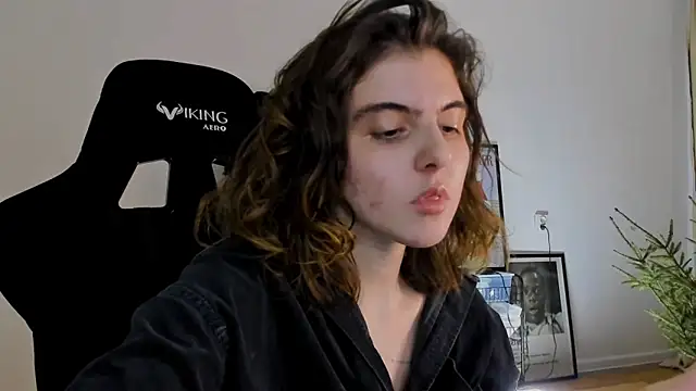 emmamurrr online show from December 25, 8:28 pm