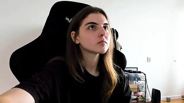 emmamurrr online show from September 13, 9:53 am