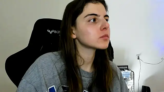 emmamurrr online show from December 13, 8:14 pm